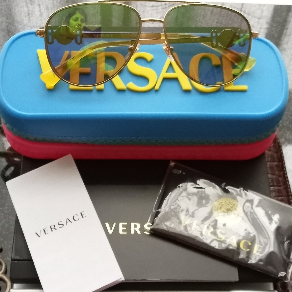 Super cute Versace Aviator sunglasses with rubber case NWOT